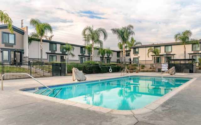 Comfort Inn & Suites Colton