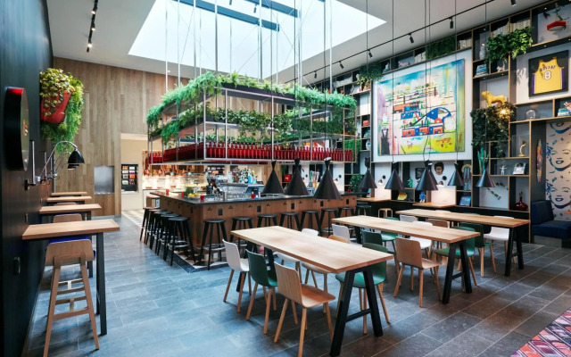 citizenM Los Angeles Downtown