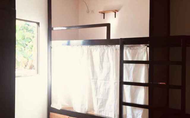 Maayong Hostel - Adults Only