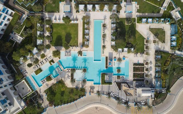 Hilton Salwa Beach Resort & Villas