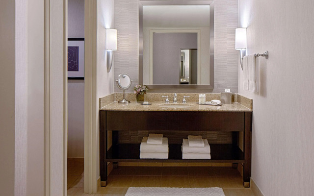DoubleTree by Hilton Hotel Houston - Greenway Plaza