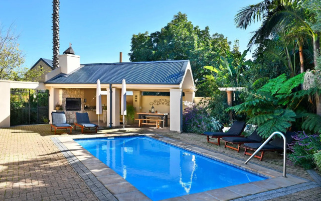 Petit Plaisir is a Romantic Self-catering Cottage on the Side of the Village no1