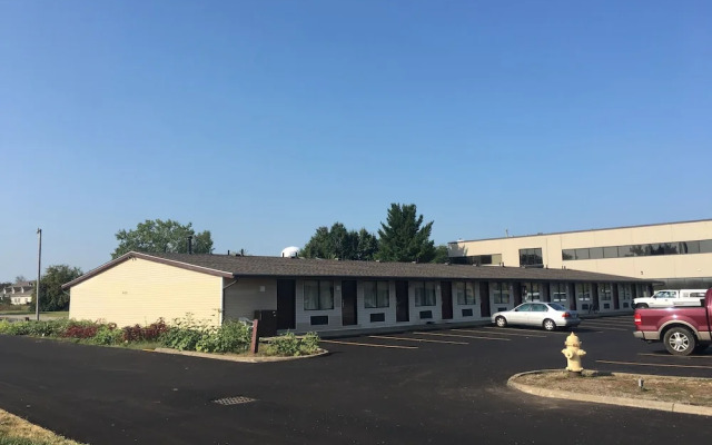 Super 9 Motel