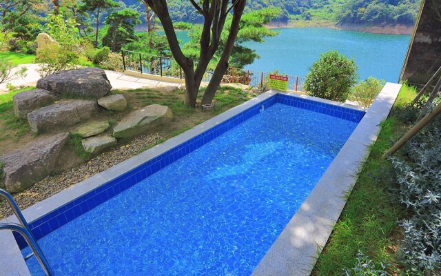 Suncheon Golden Lakeside Pension
