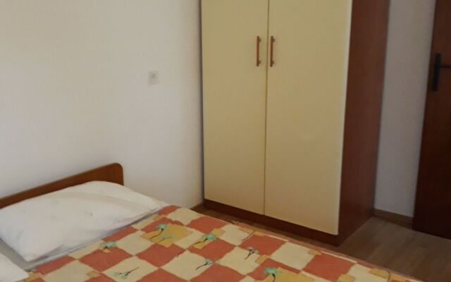 Apartment Ivo - with nice garden: A2 Pag, Island Pag