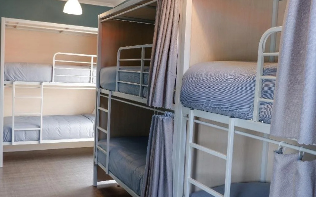 Stoke Beach House - Hostel