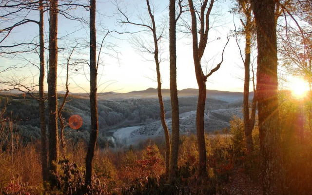 Cabin Near Boone w/ Hot Tub & Mountain Views