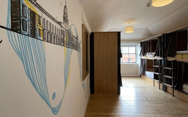 Leevin Hostel George