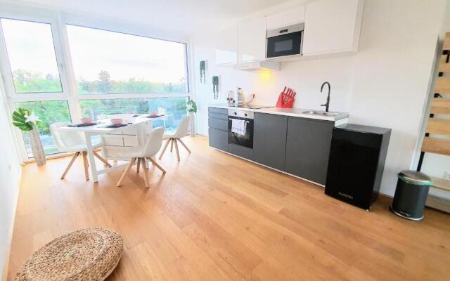 Rooftop Terrace, free garage parking and Pool!