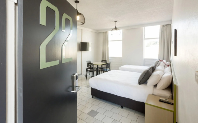 Nightcap at Emerald Star Hotel