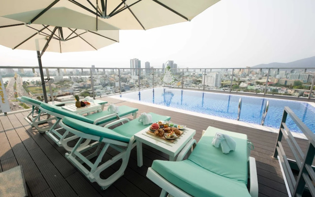 Calix Hotel Da Nang Beach