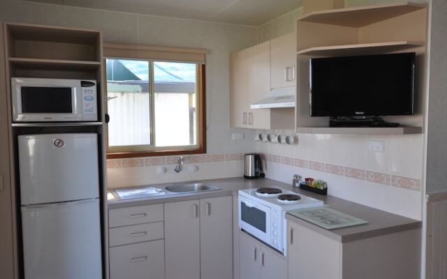 Dylene Caravan Park - 2 Br Family Cabin With Air