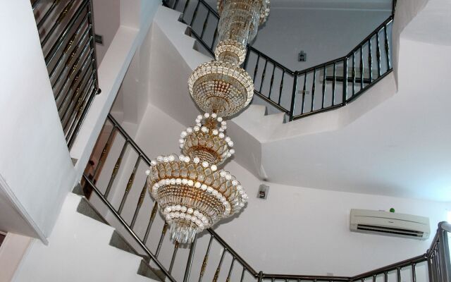 Springpark Yaad Hotel