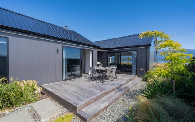 Lake House - Te Anau Holiday Home