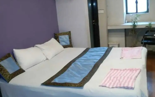 Hotel Medwin Kashi Dham