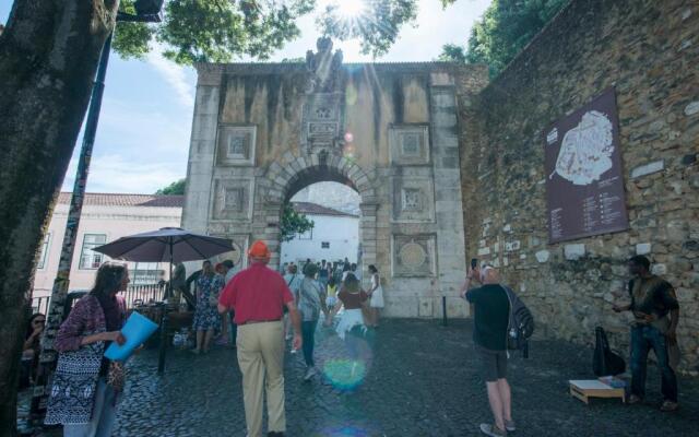 Portugal here I Come - Alfama-Castelo