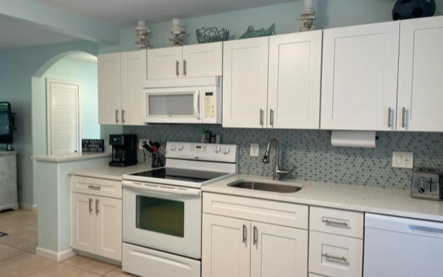 Barefoot Dreams - 201 - 76th E