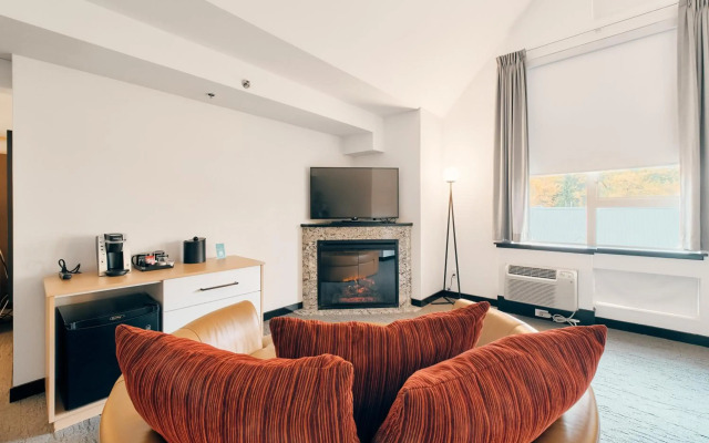 Aava Whistler Hotel