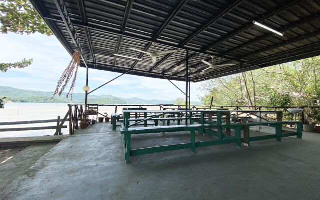 OYO 90317 Ambong Bay Resthouse
