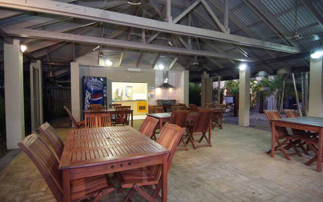 Trinity Beach Club Holiday Apartments