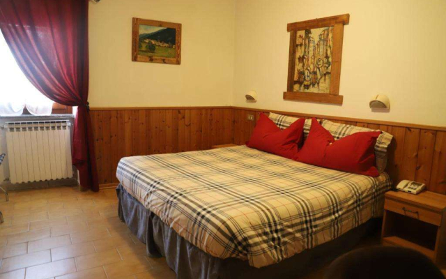 Hotel Bucaneve