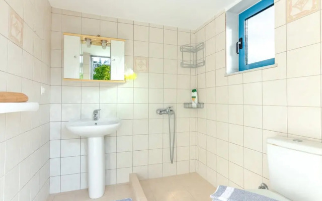 Beach House Steps Away From the sea