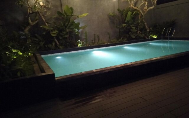 Front One Inn Kediri