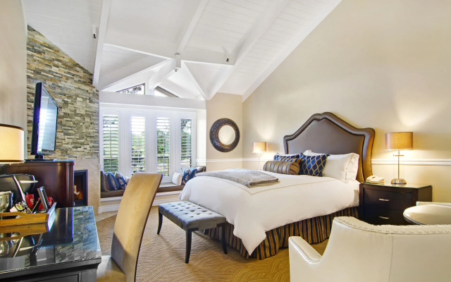 Carriage House Inn