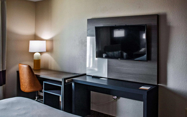 Comfort Inn & Suites Geneva - West Chicago