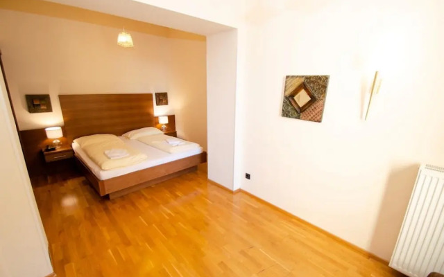 Post Residence Apartments 4B Incl Summer Card