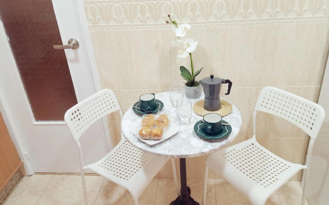 Central Apartment in Valencia with WIFI + Parking.