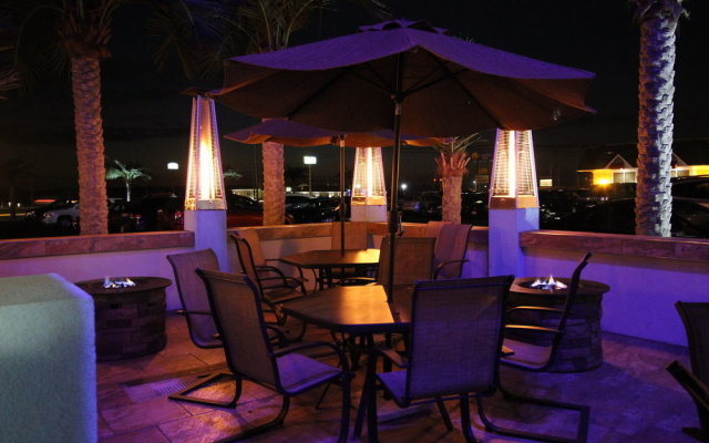 California Palms Hotel & Suites