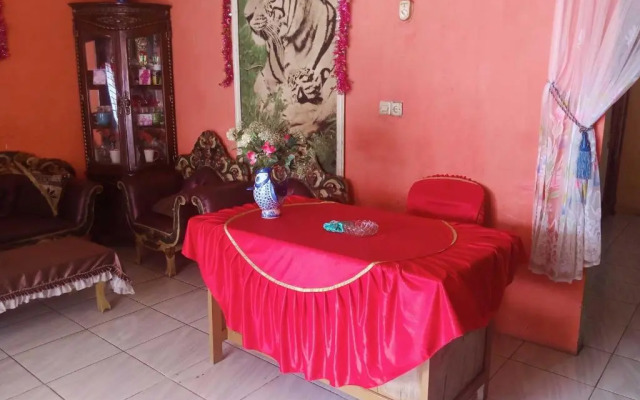 EXPRESS O 92251 Jaya Kusuma Homestay Near PONPES Darul Muhtadin
