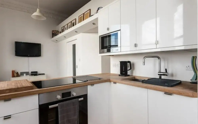 Immaculate 1-bed Apartment on Hove Seafront