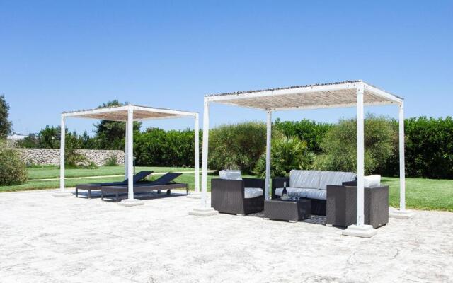 Masseria 8 camere e 10 bagni, piscina mare m880