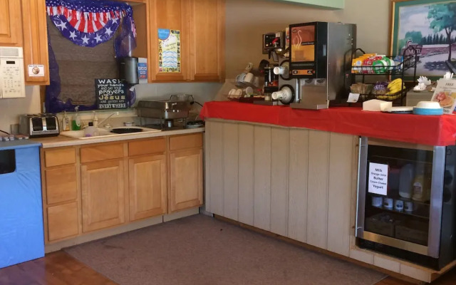 East Hills INN and SUITES