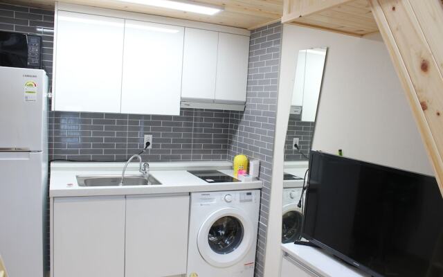 Doomchit Guest House - Hostel