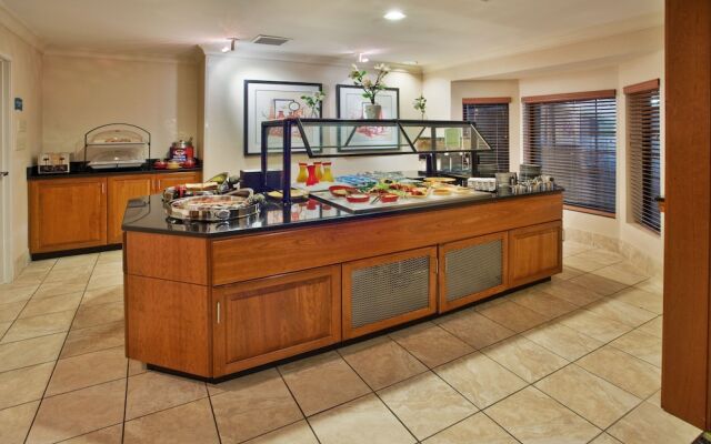 Staybridge Suites Savannah Airport