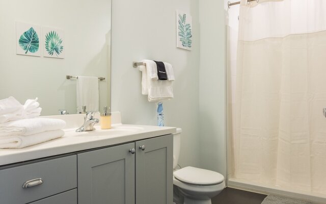 Centrally Located 1 BR and 2 BR Apts with Balcony by Frontdesk
