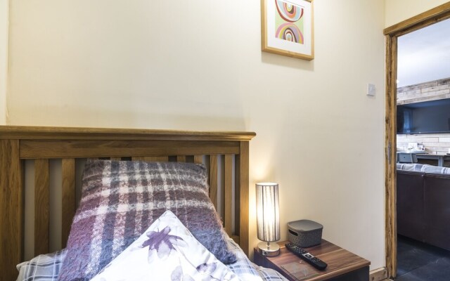 Holey Moley Lodge - 2 Bedroom