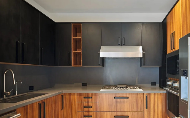 Singular Signature Residences