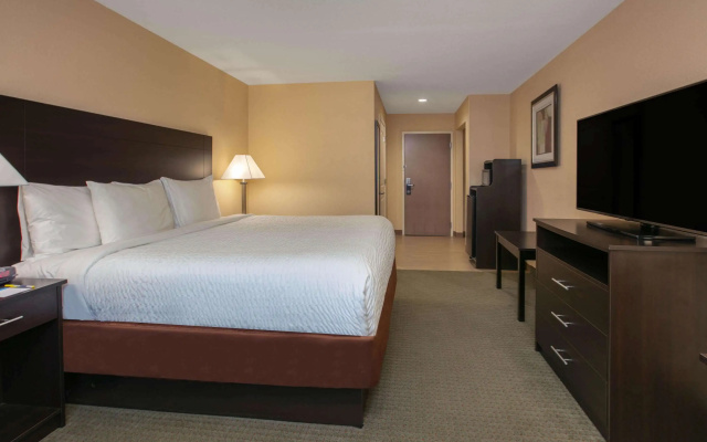 Days Inn & Suites by Wyndham Florence/Jackson Area