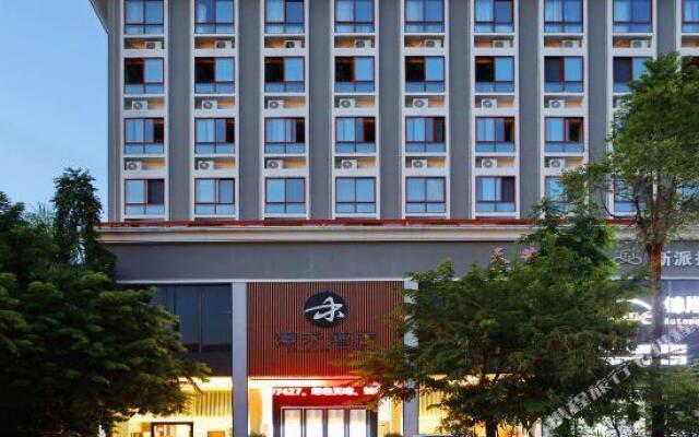 Zhanghe Hotel (Haikou Xiuying Port West Bus Station)