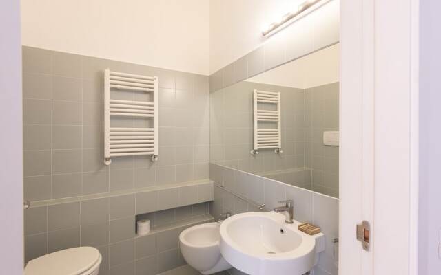 Auditorium Luxury Three Bedroom Apartment