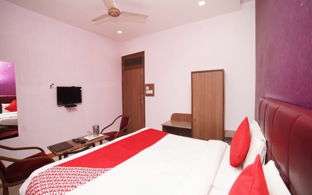 Oyo 7872 Amber Hotel