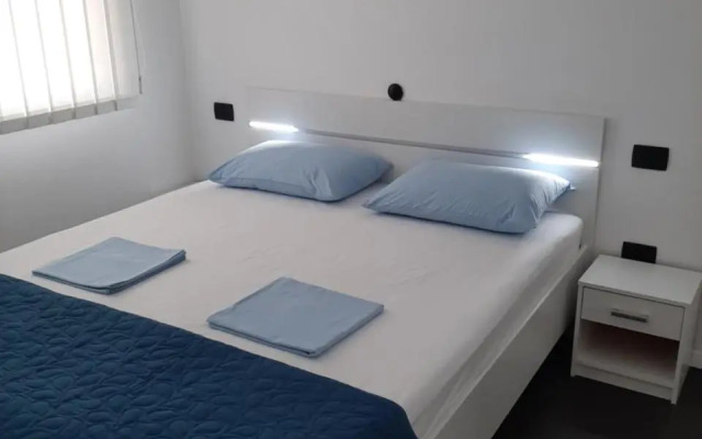 Seaview APARTMENTS HOJA