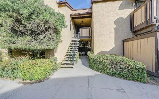 Cozy Fresno Condo w/ Balcony & Pool Access