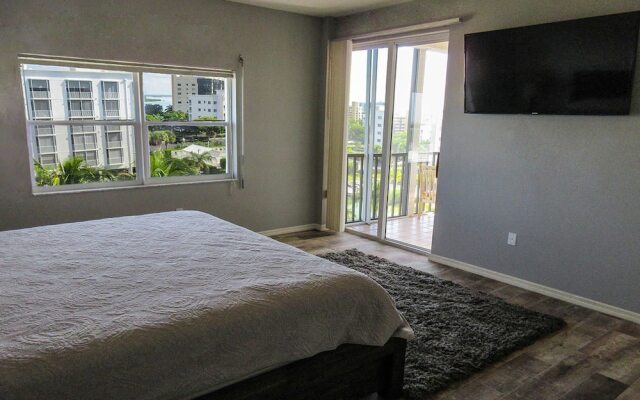 Hibiscus Pointe 564 by RedAwning