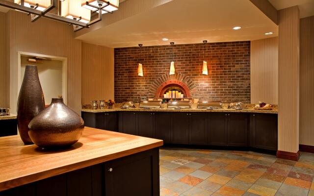 Crowne Plaza Kansas City Downtown by IHG