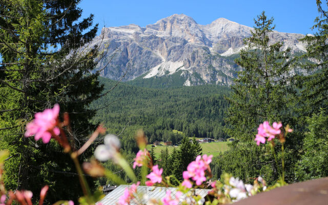 Boutique Hotel Villa Blu Cortina - Elegant 4 Stars Hotel Cortina d'Ampezzo